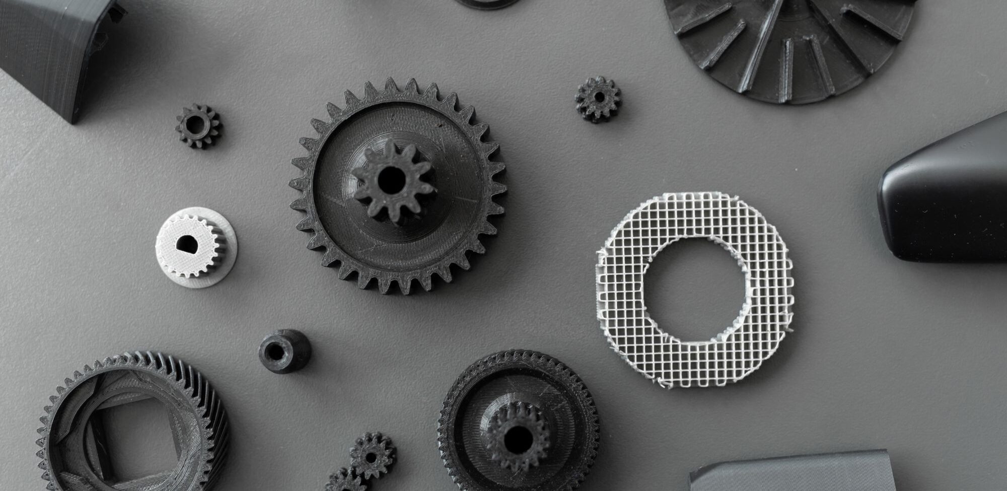 3d printed objects on the table in the laboratory nxudsw5 (1)